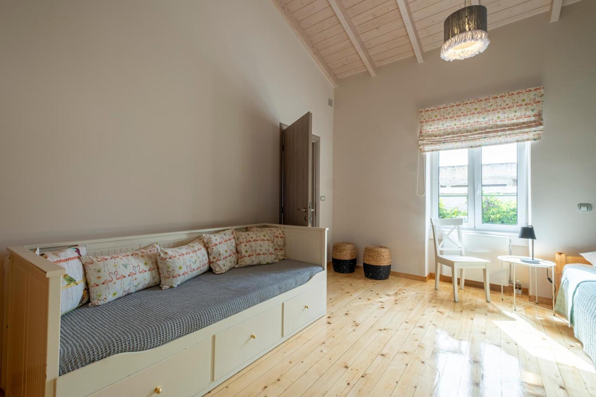 Oasis Home Толо Екстер'єр фото
