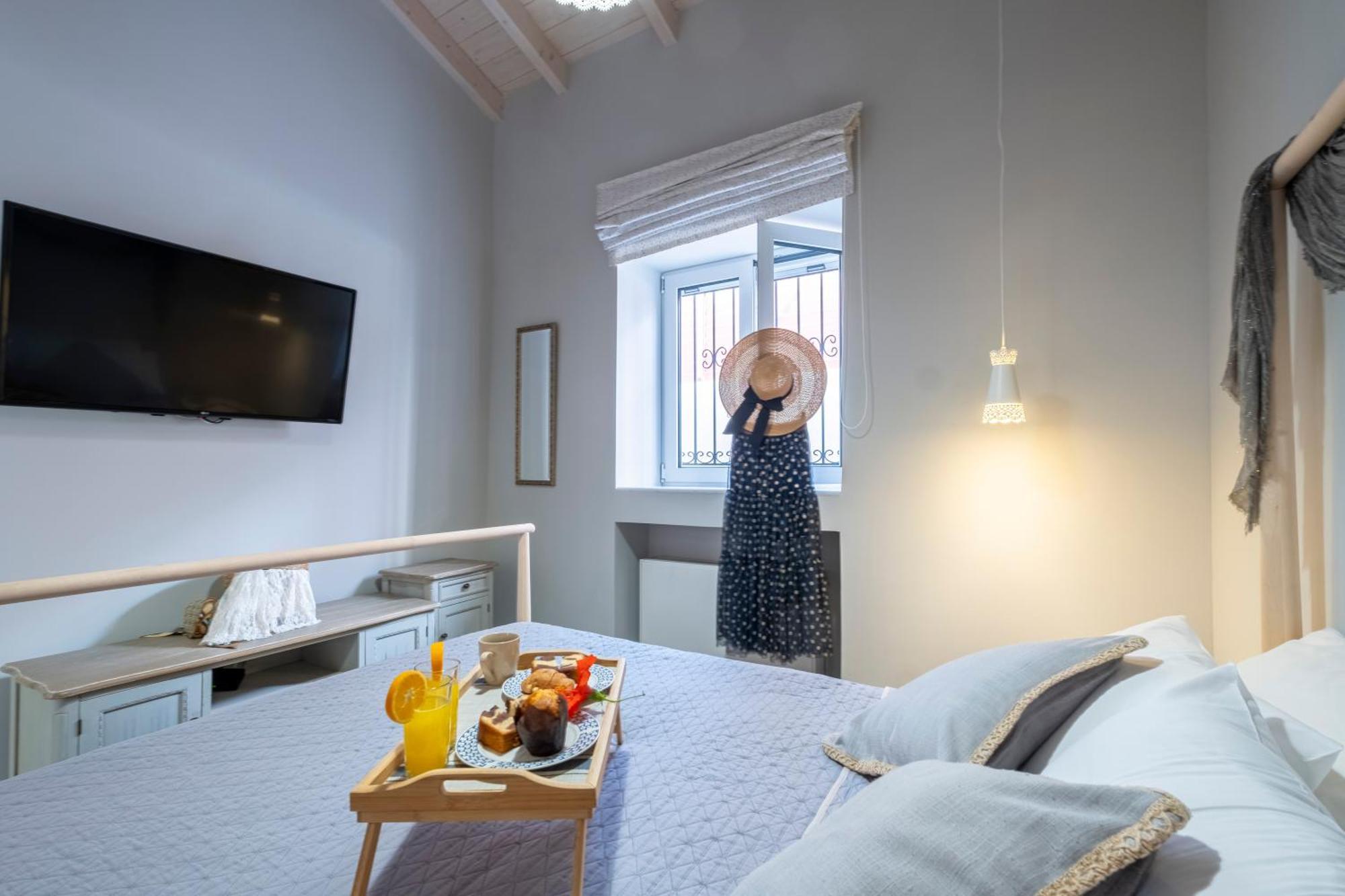Oasis Home Толо Екстер'єр фото