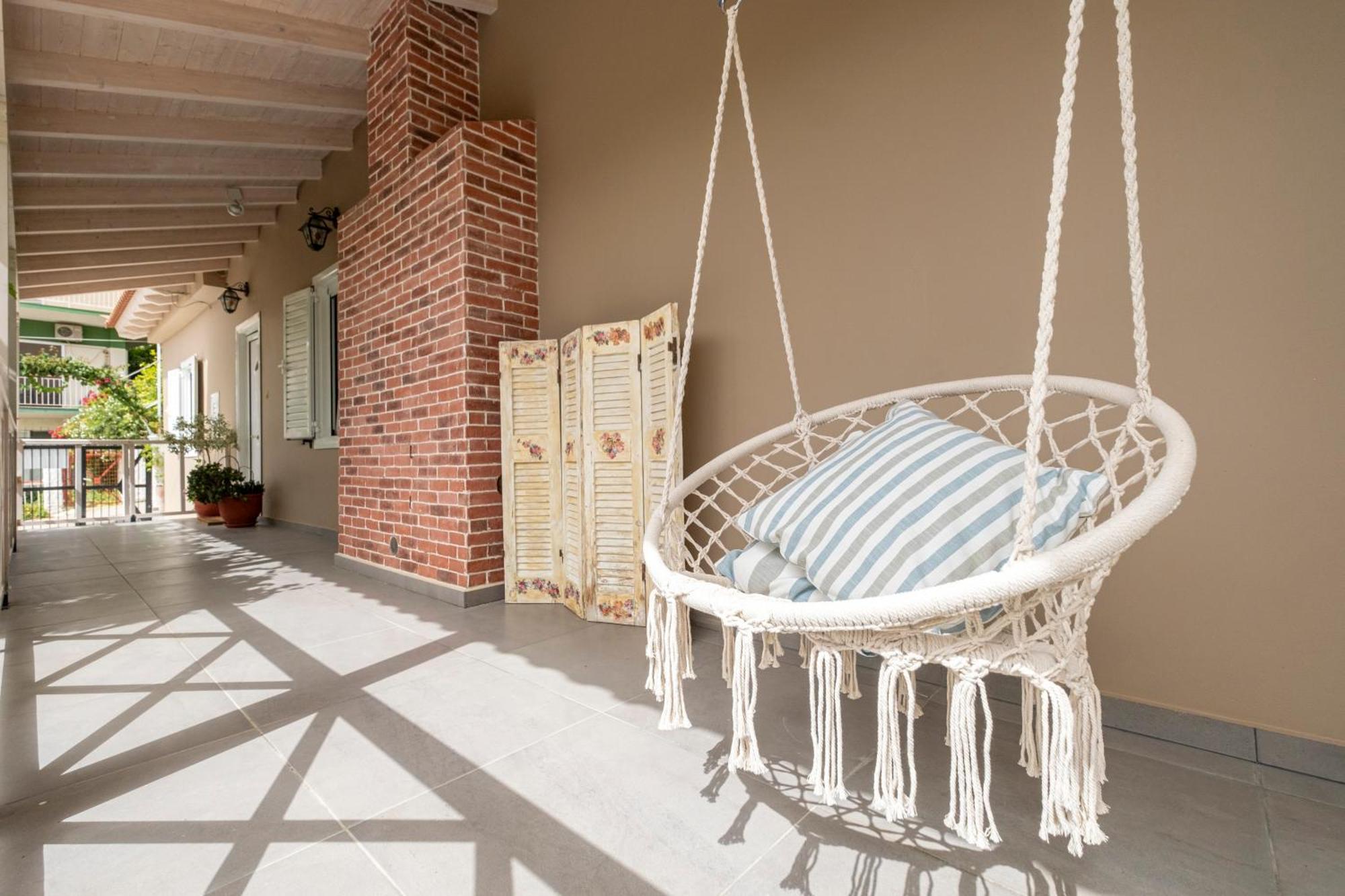 Oasis Home Толо Екстер'єр фото