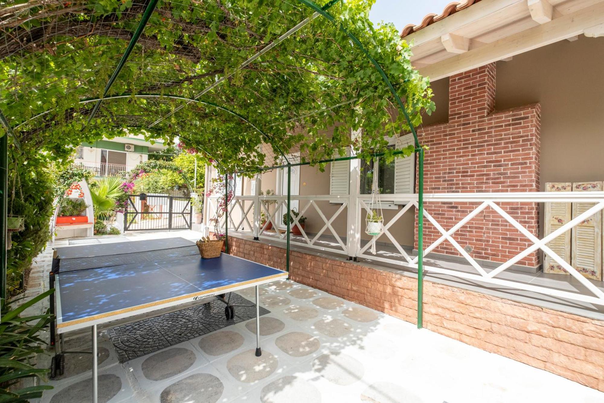 Oasis Home Толо Екстер'єр фото