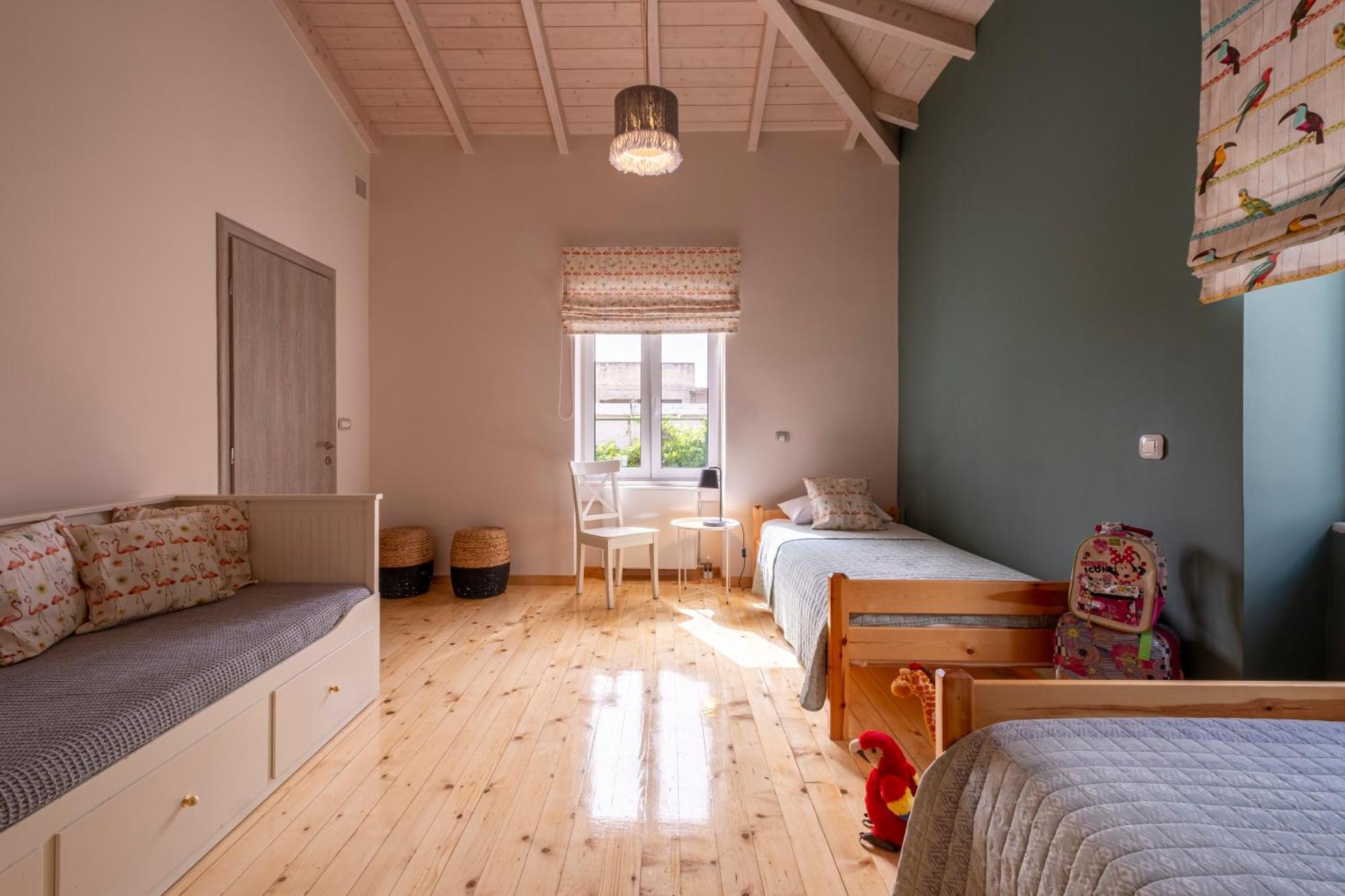 Oasis Home Толо Екстер'єр фото