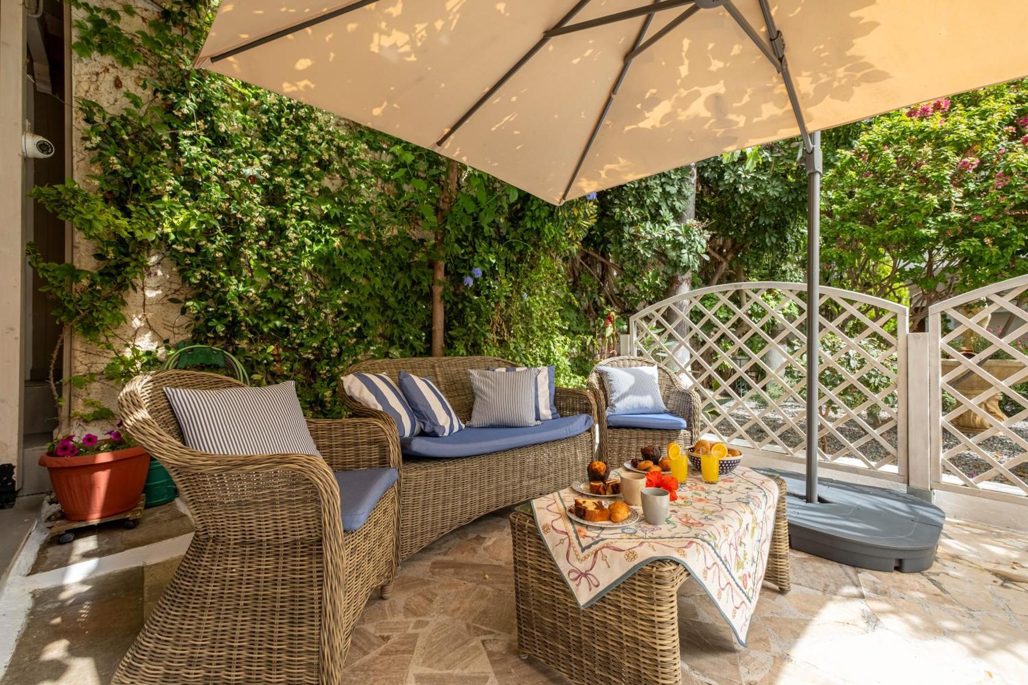 Oasis Home Толо Екстер'єр фото